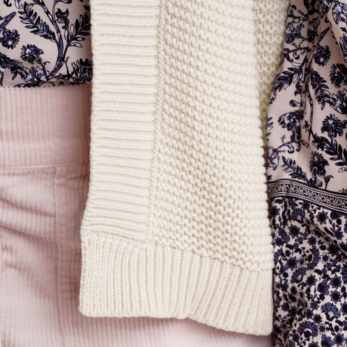 Dames gebreid vest in kort model