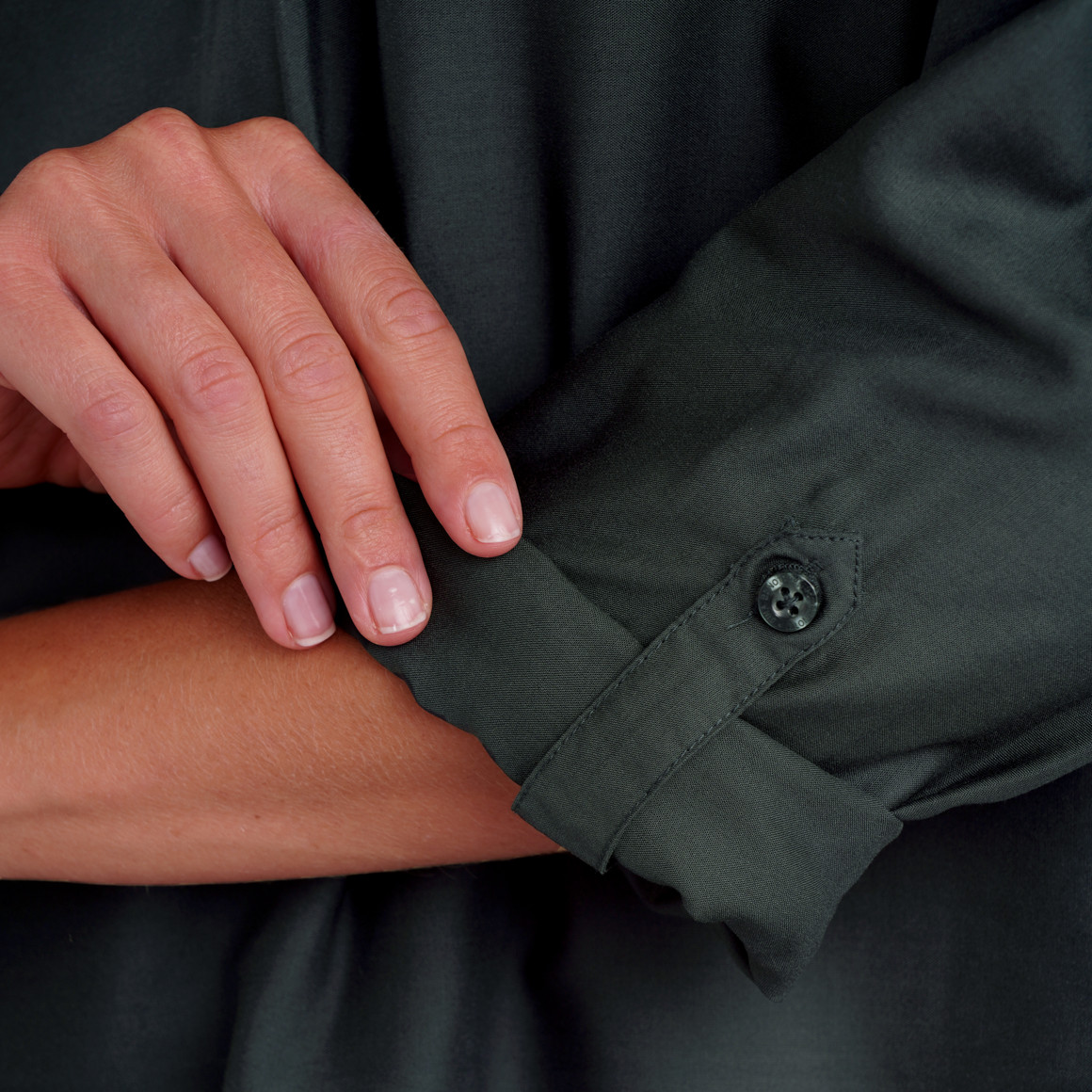 Damesblouse met omgeslagen mouwen