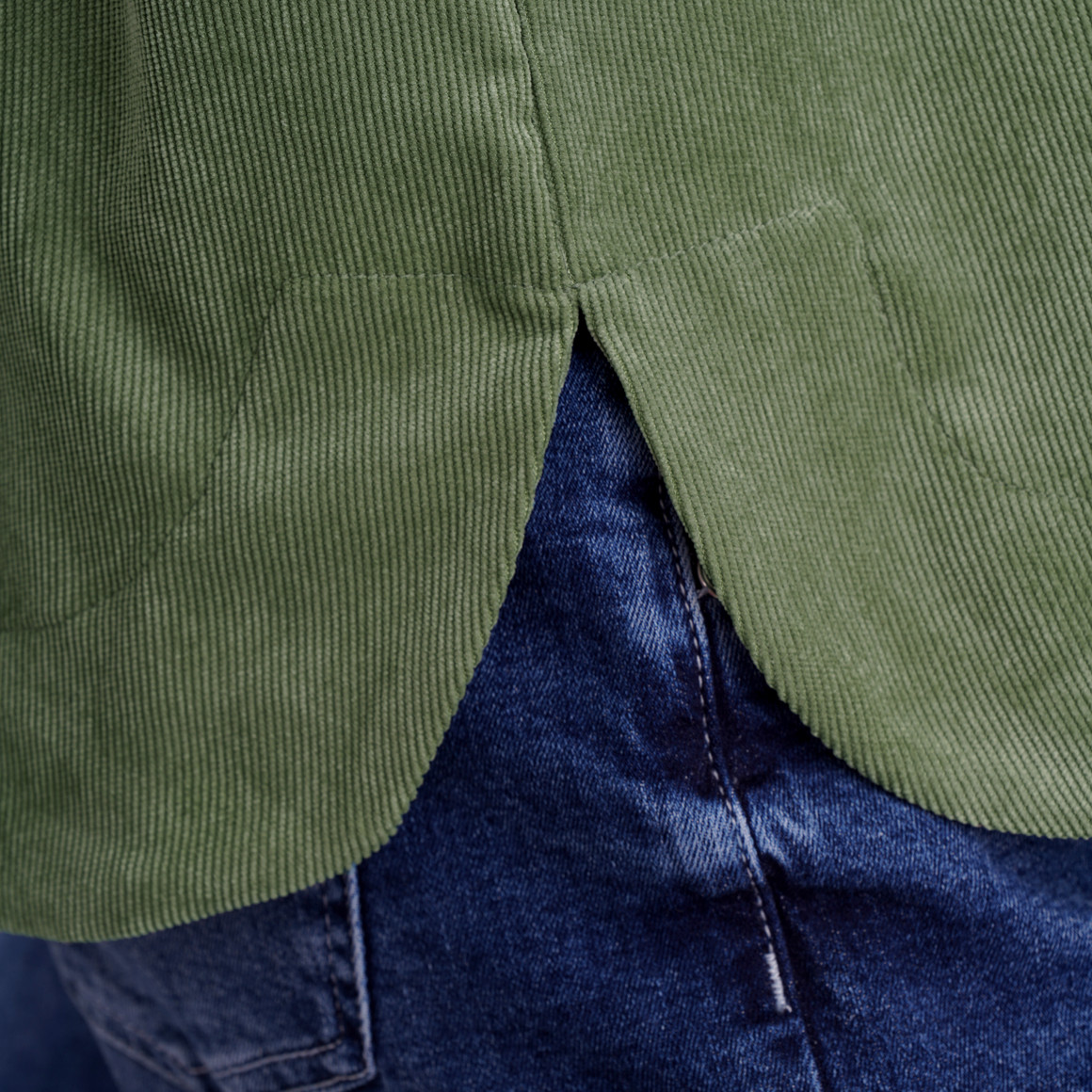 Damesblouse van corduroy met afgeronde zoom