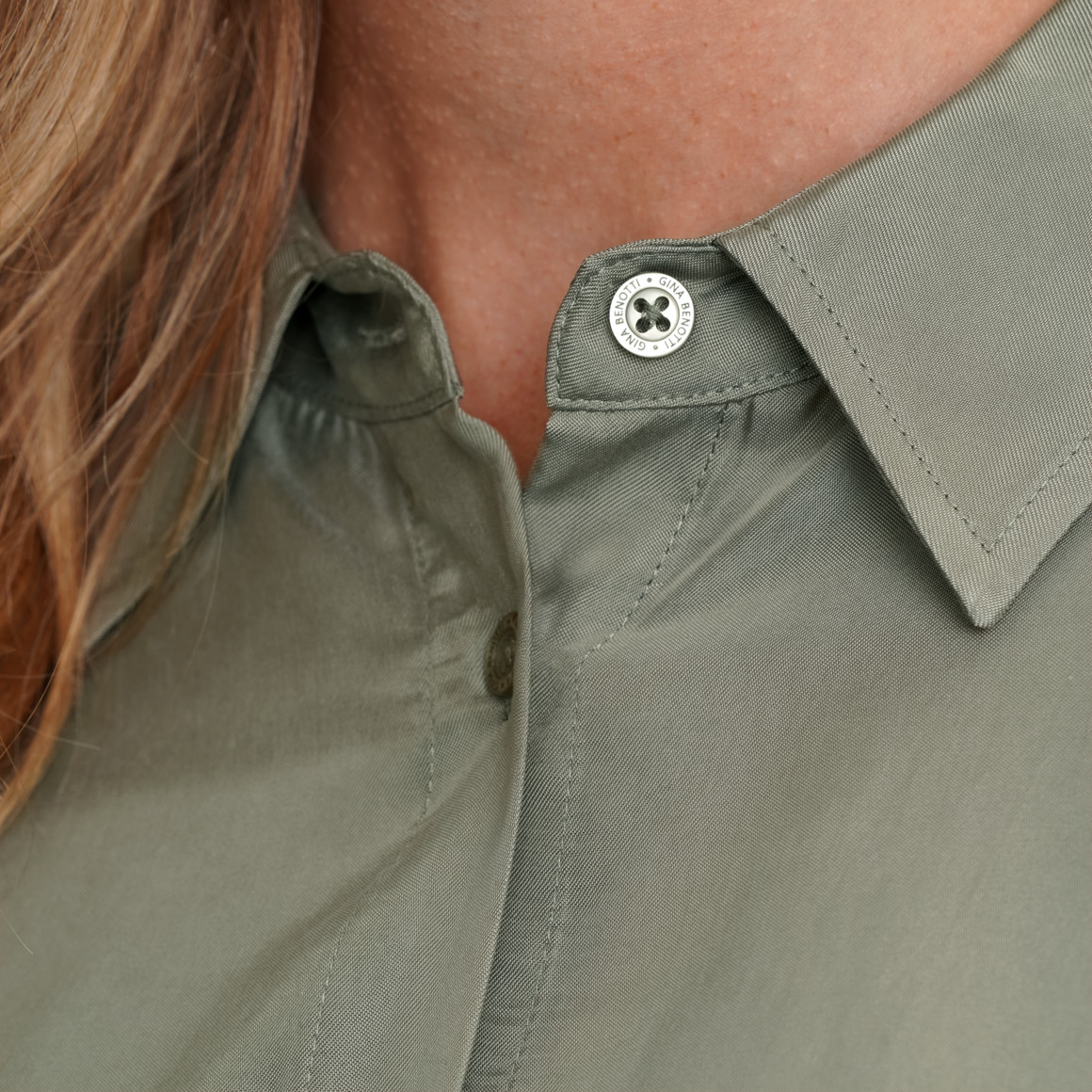 Damesblouse in glanzende look