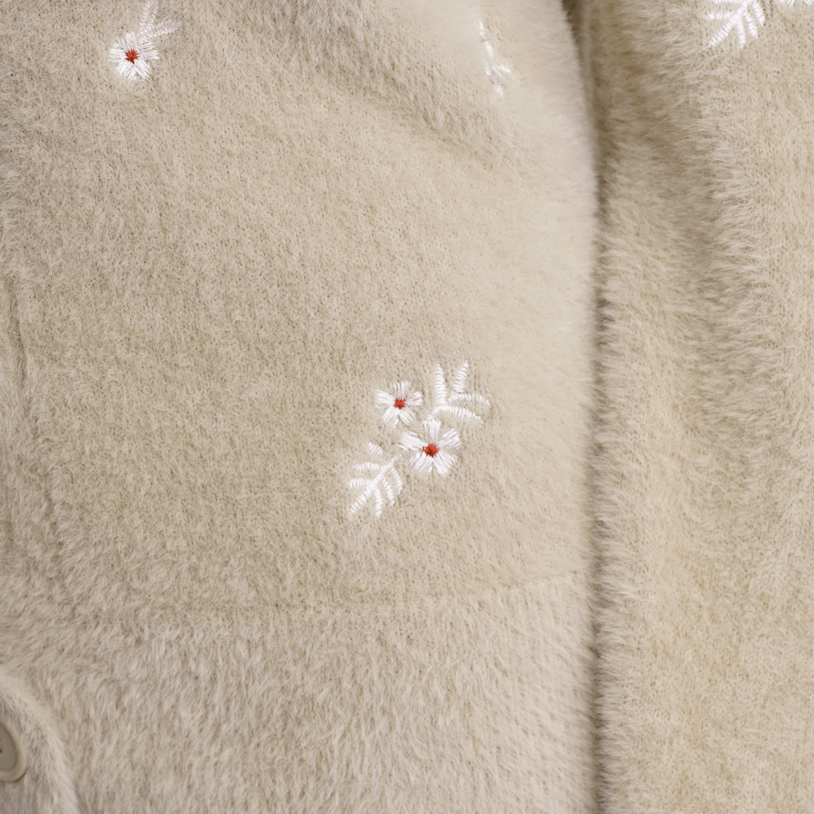 Damesvest met bloemenborduursel