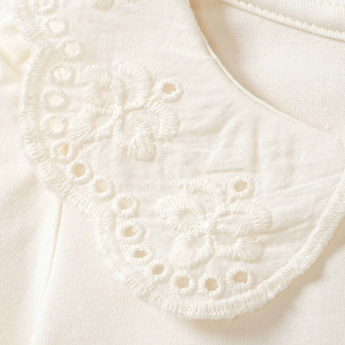 Babybody met lange mouwen en pofkraag