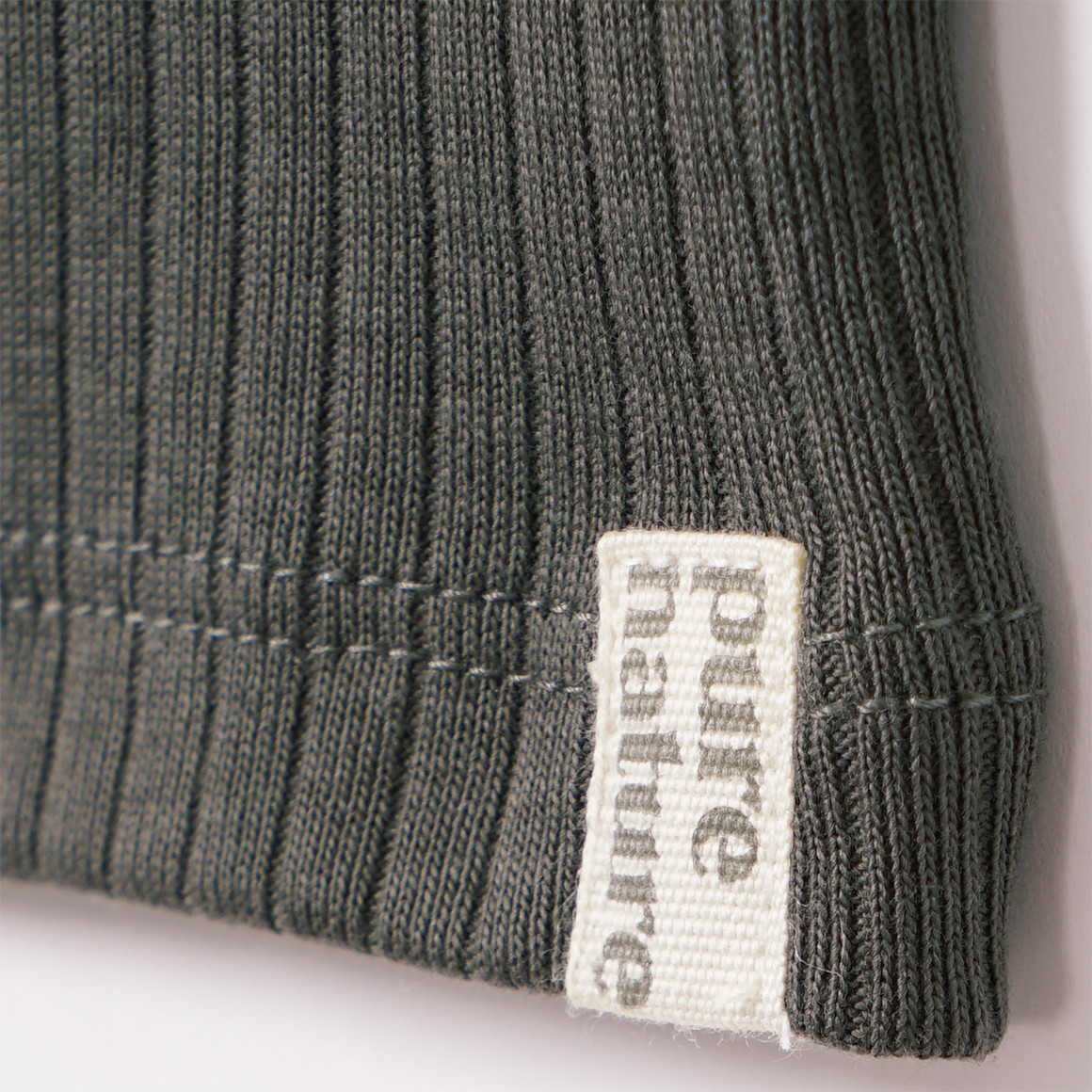 2 jongensvesten met geribbelde structuur