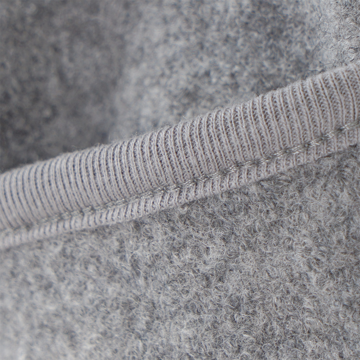 Wollen babyvest met omgeslagen boorden