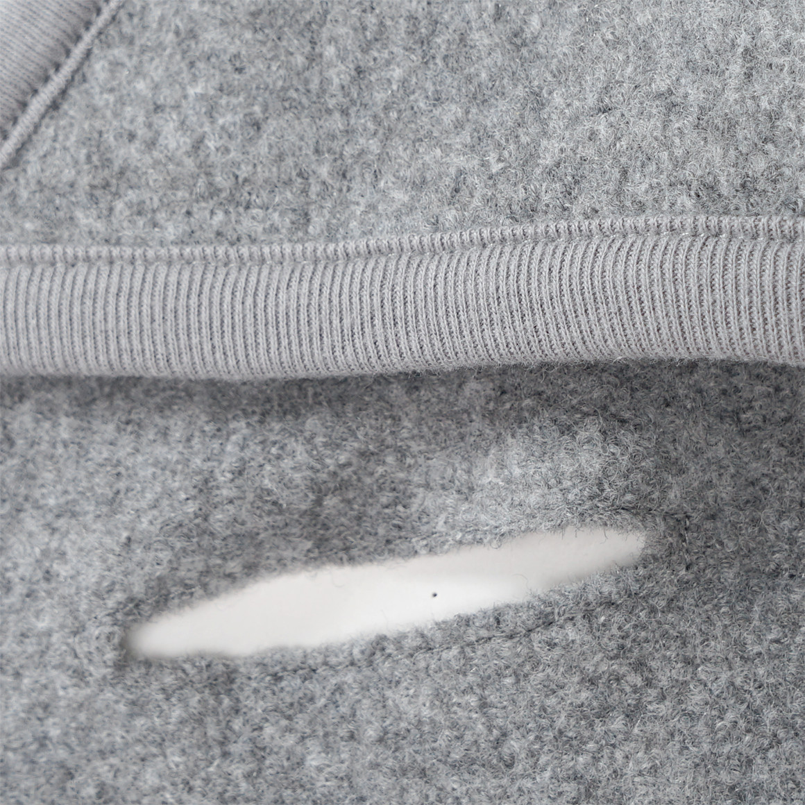 Wollen voetenzak met kap voor pasgeborenen