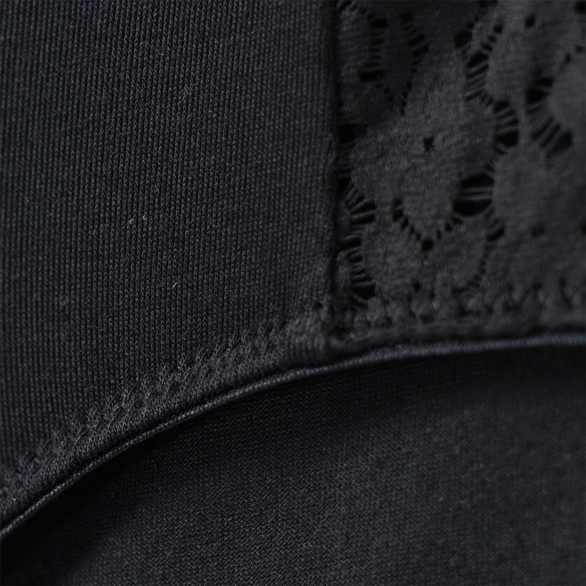 2 damesslips met bloemenkant