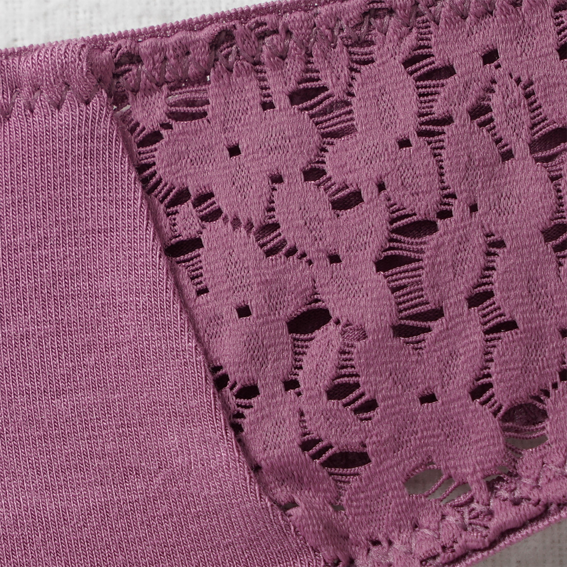 2 Damen Strings mit floraler Spitze