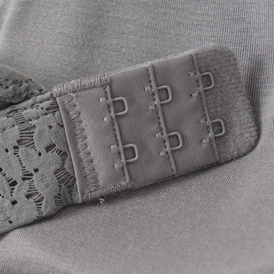 2 Damen Bustiers mit floraler Spitze