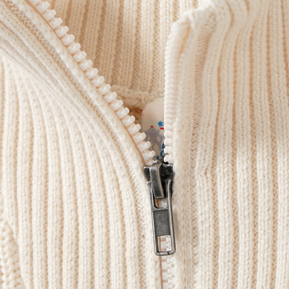 Geribde gebreide jongenstrui