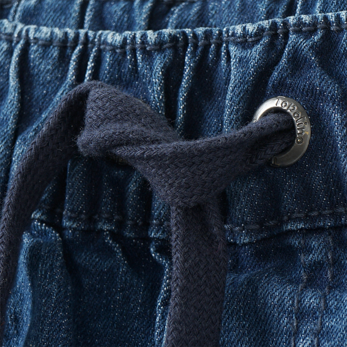 Jungen Pull-on-Jeans mit Used-Waschung