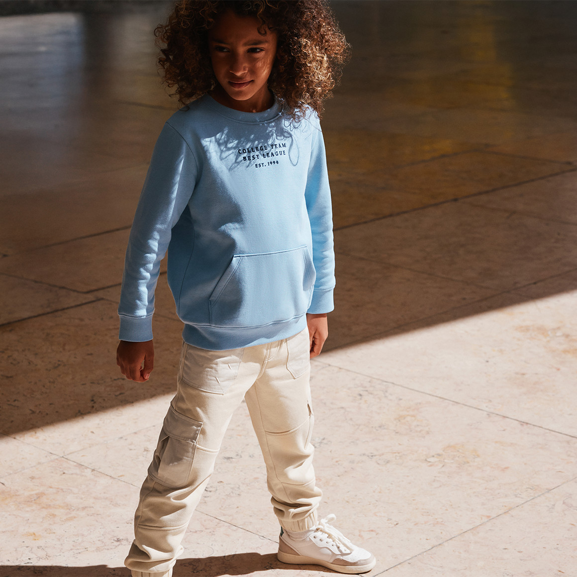 Jungen Sweatshirt mit Kängurutasche