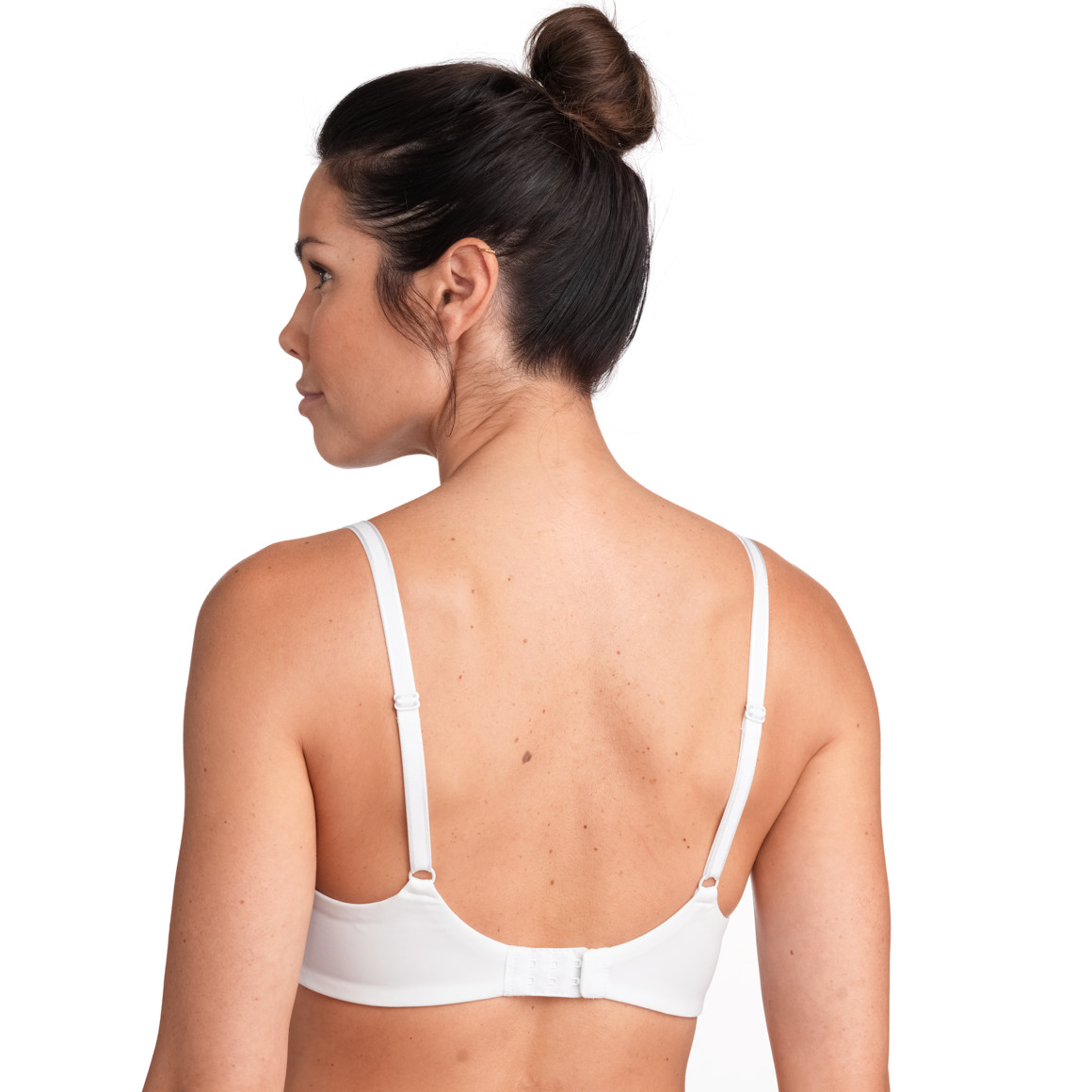 Zachte damesbeha in een basic look