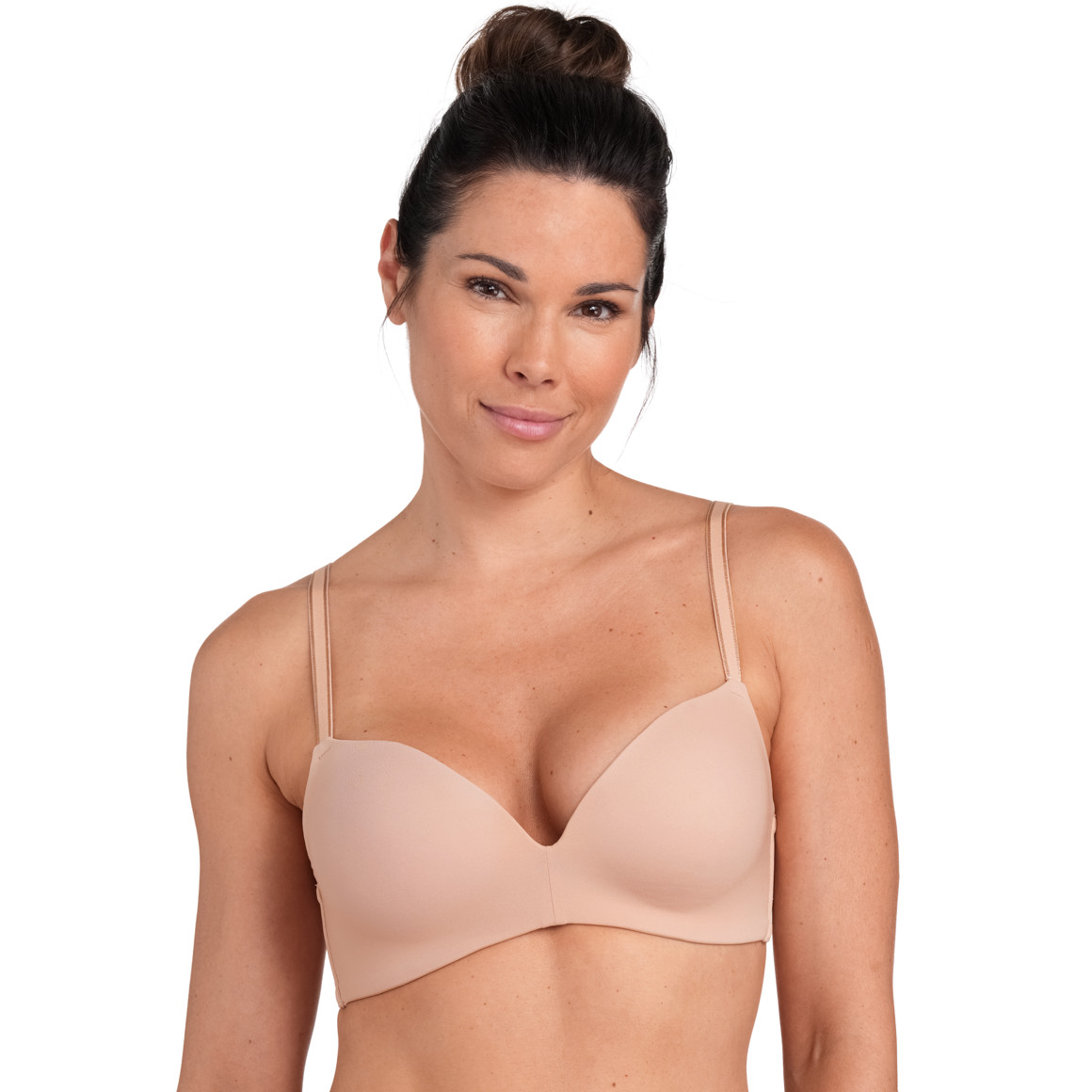 Zachte damesbeha in een basic look