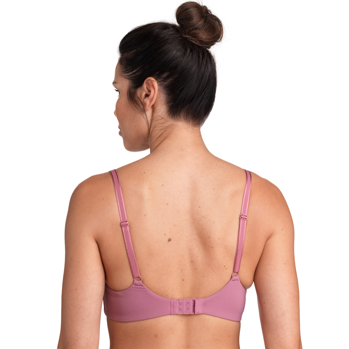 Zachte damesbeha in een basic look