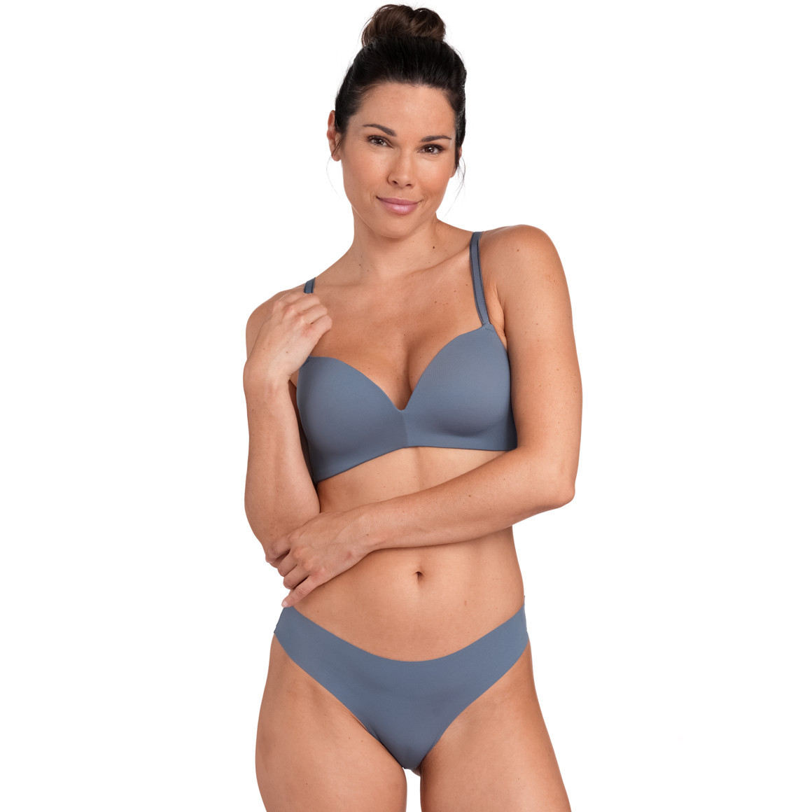 Zachte damesbeha in een basic look