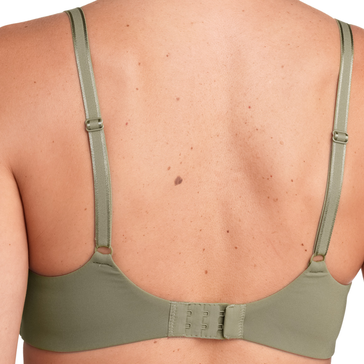 Zachte damesbeha in een basic look