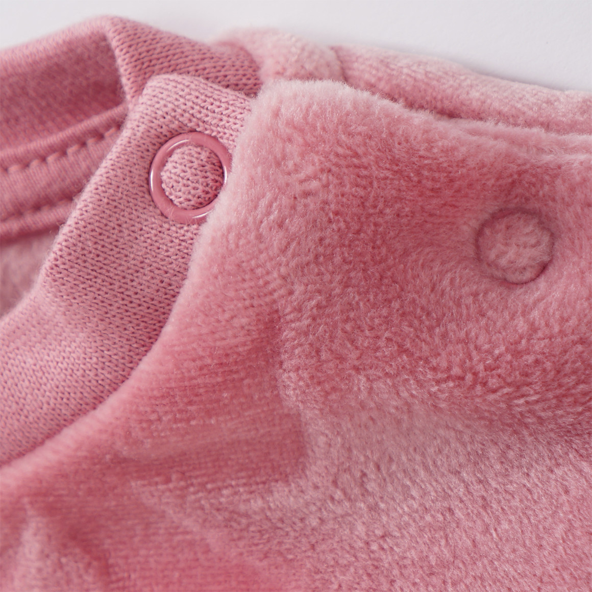 Baby nicki pyjama met strikjespatroon