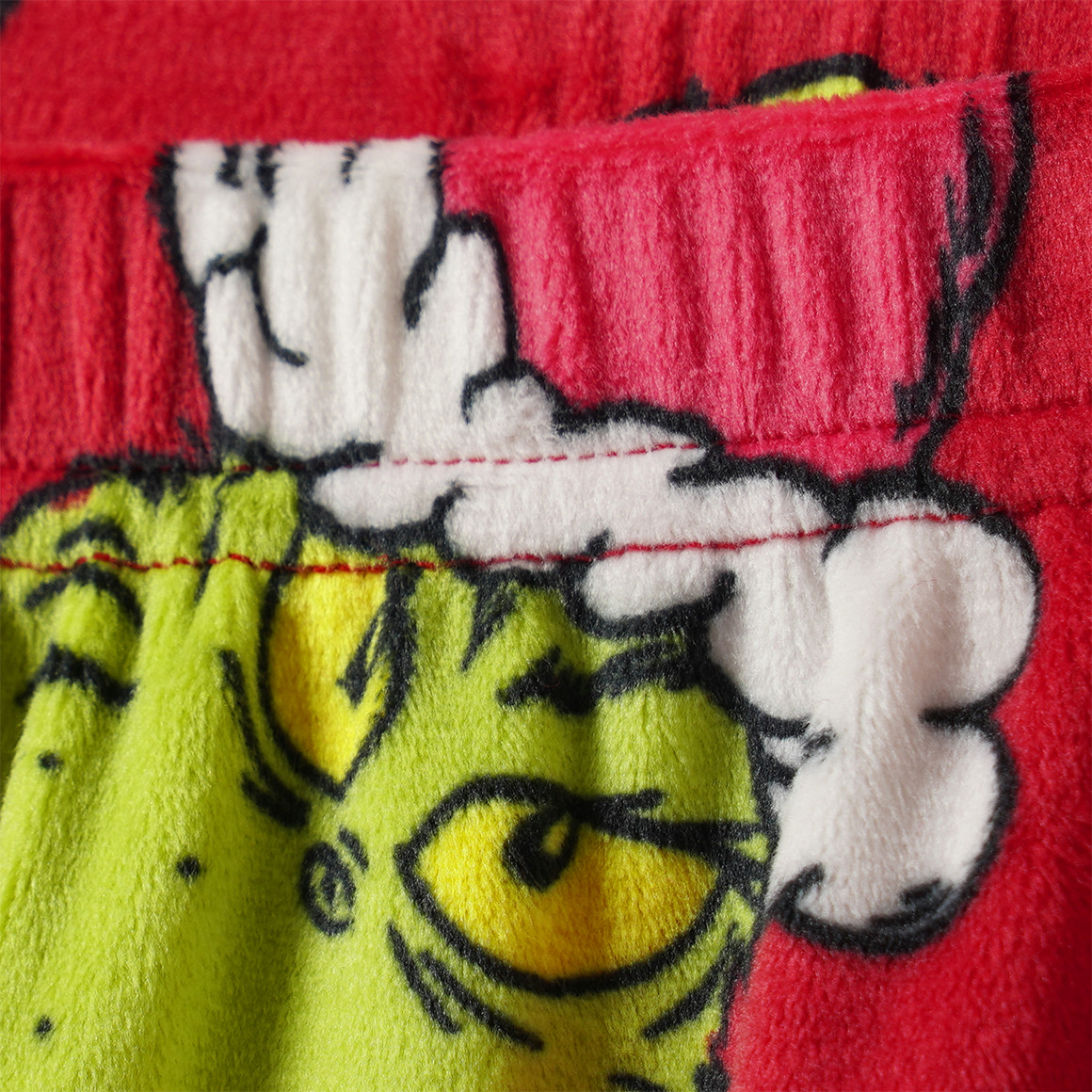 De pyjama van Grinch Nicki