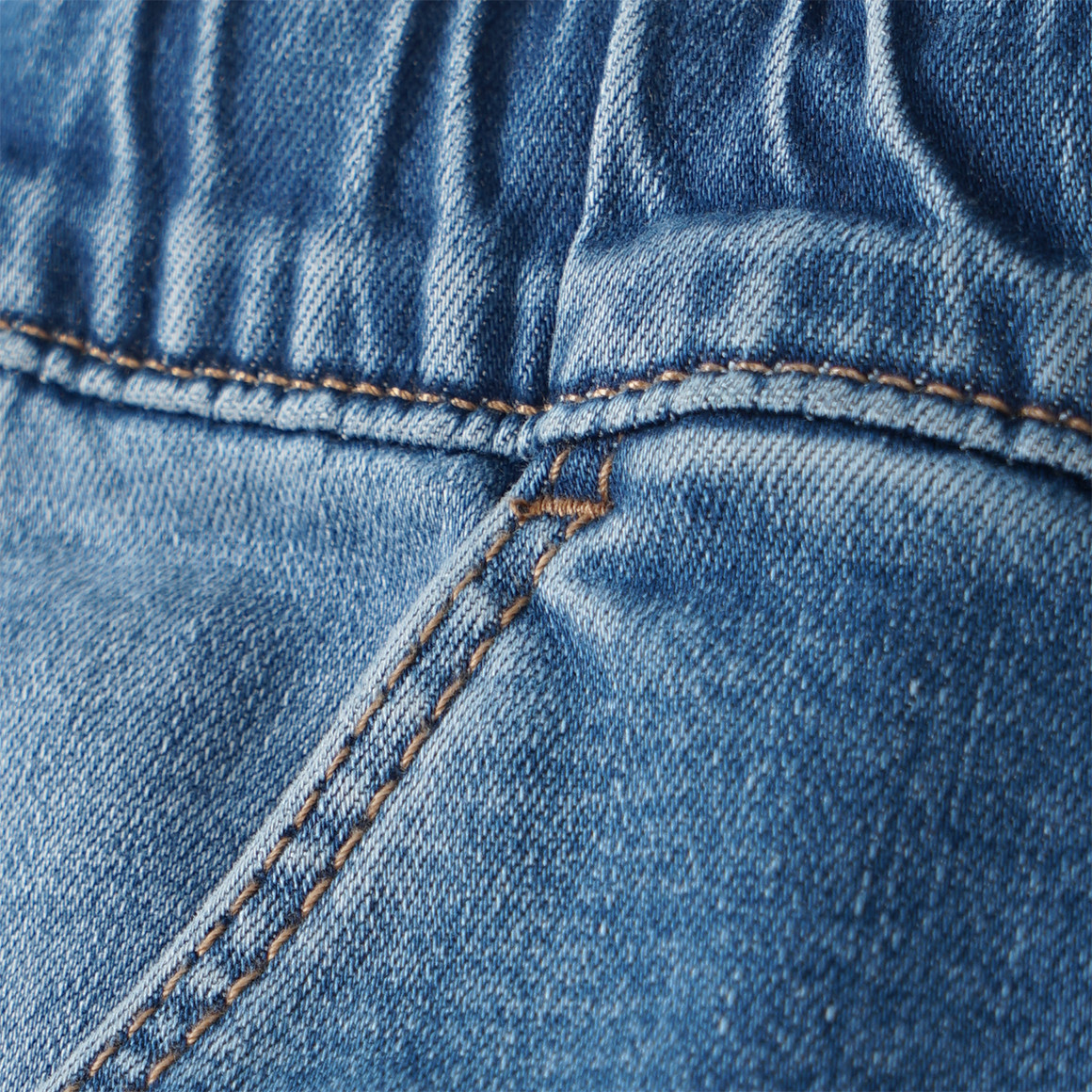 Jungen Pull-on-Jeans mit Tunnelzug