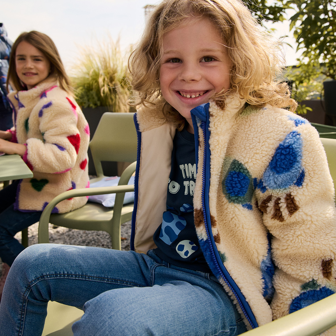 Jongens teddyjas met raketten