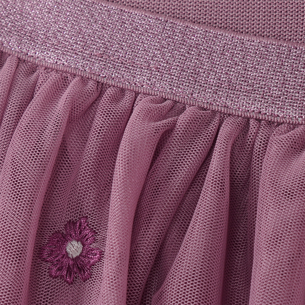 Meisjesrok van tule met bloemenborduursel