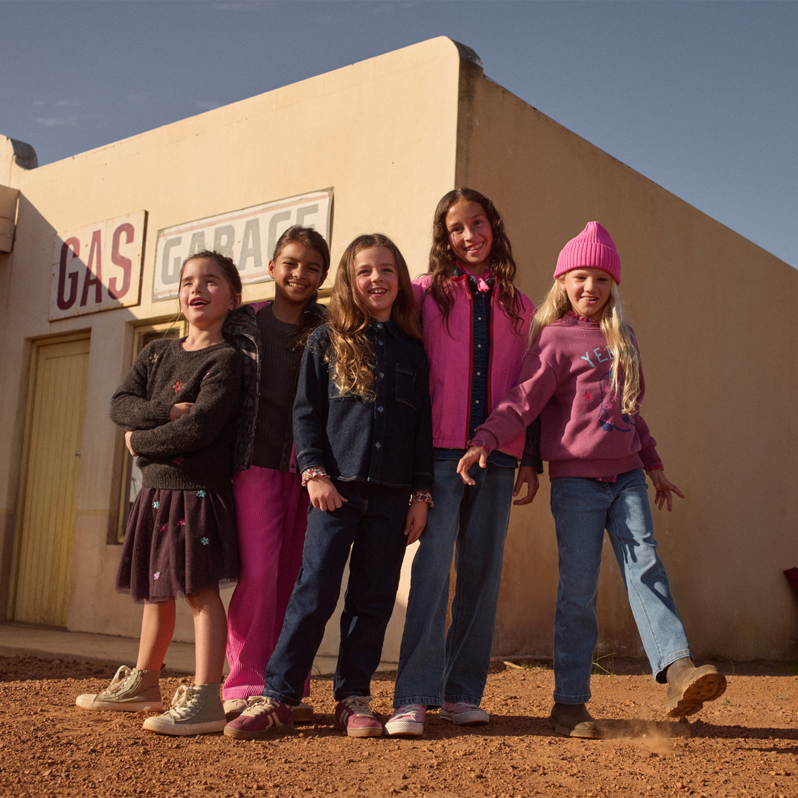 Meisjesrok van tule met bloemenborduursel