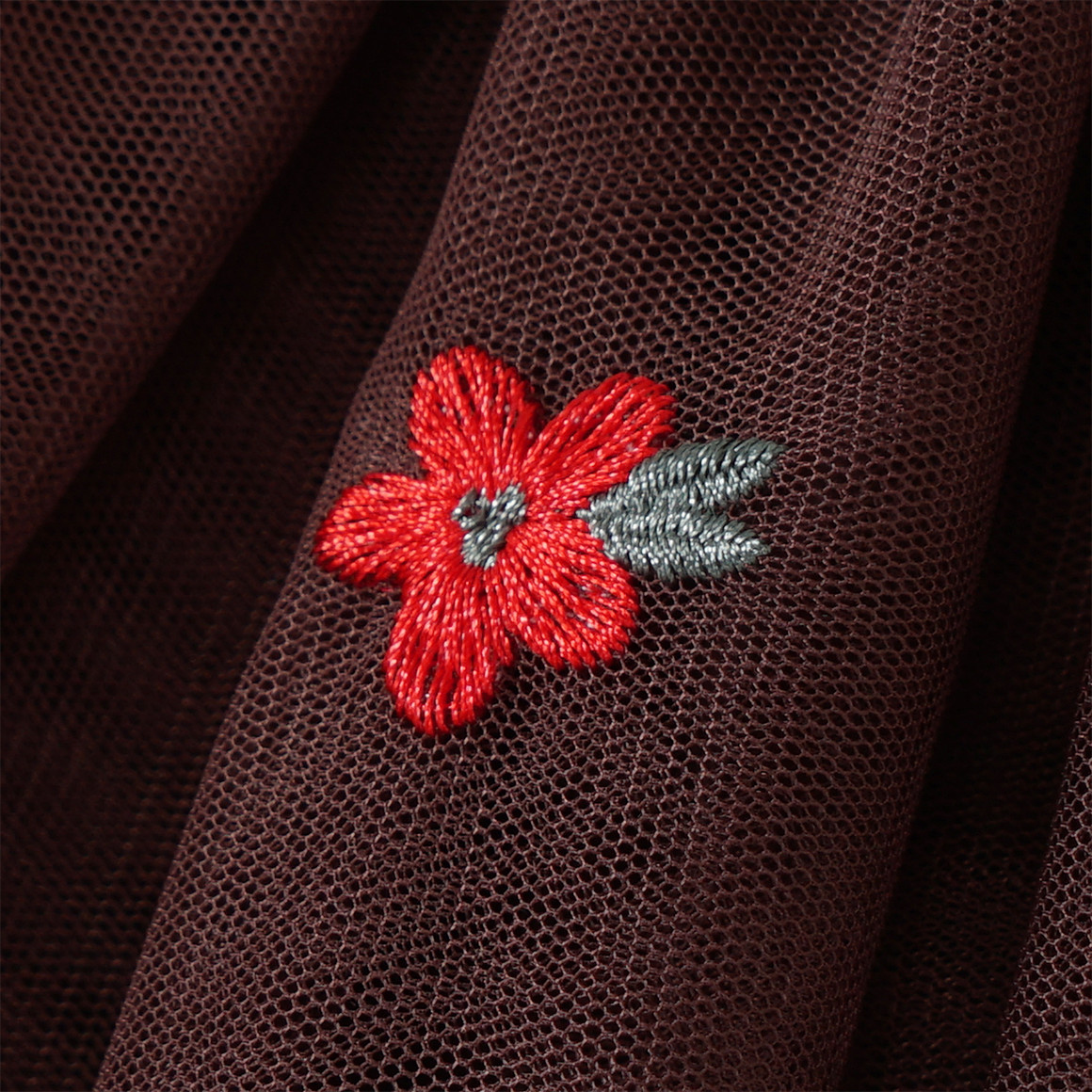 Meisjesrok van tule met bloemenborduursel