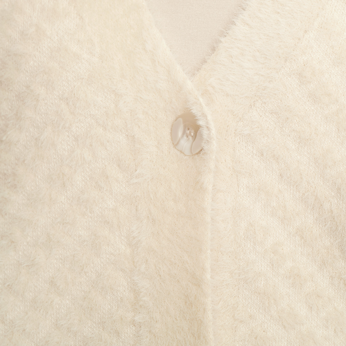 Gebreid damesgilet met knoopsluiting