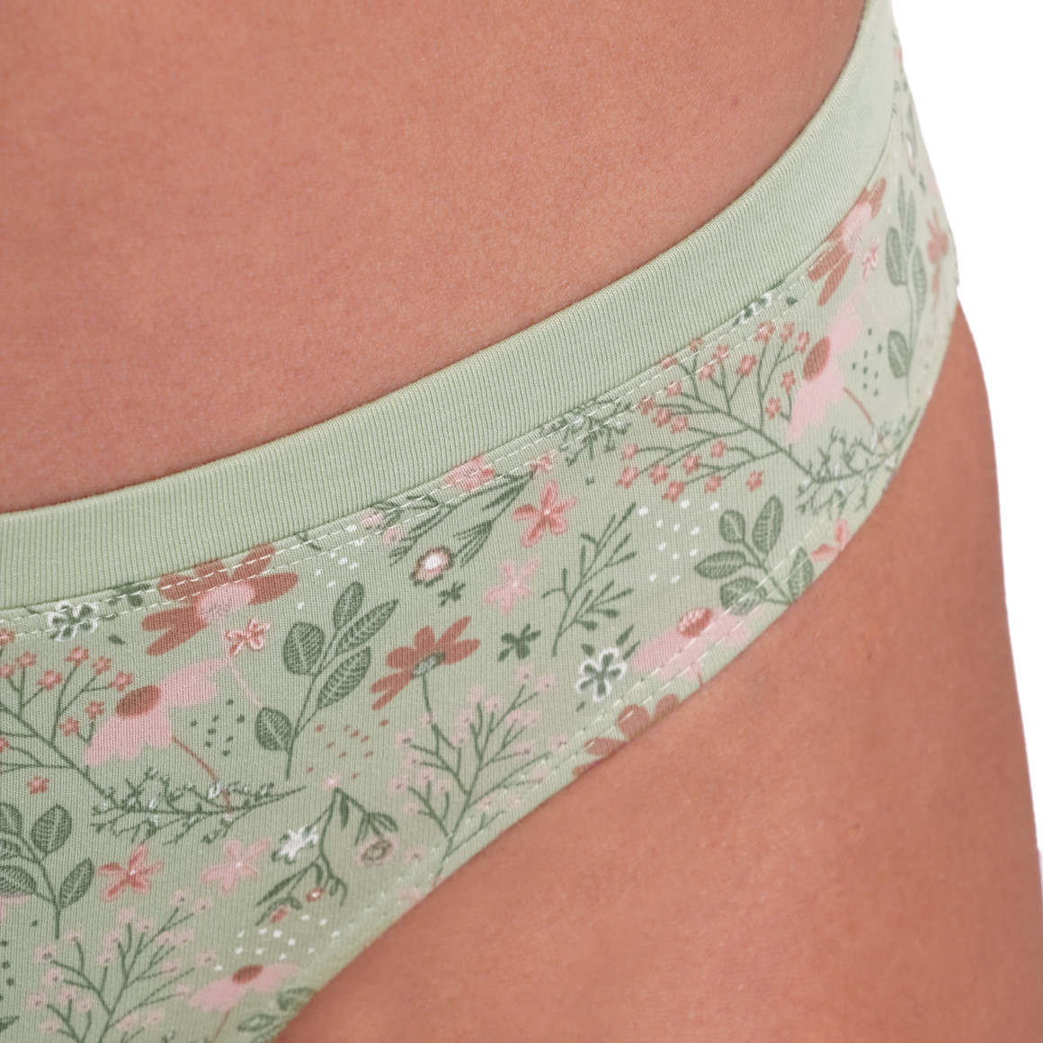 4 damesslips in een set