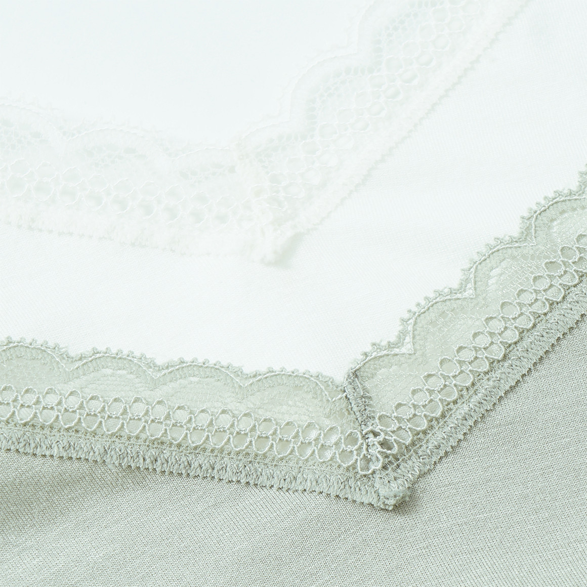 2 damesvesten met kant