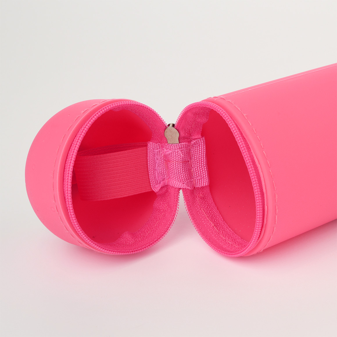 Etui im Erdbeer-Design