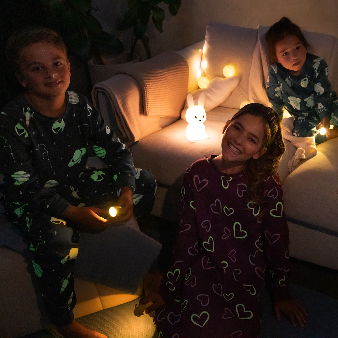 Kinder Schlafanzug mit leuchtendem Print