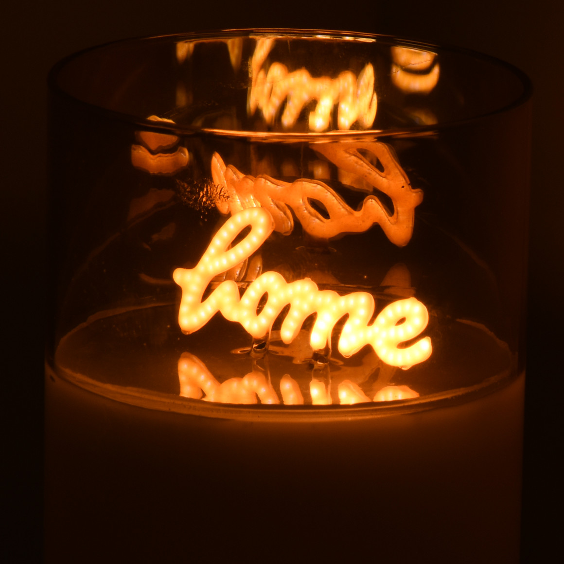 LED Kerze mit Home-Schriftzug