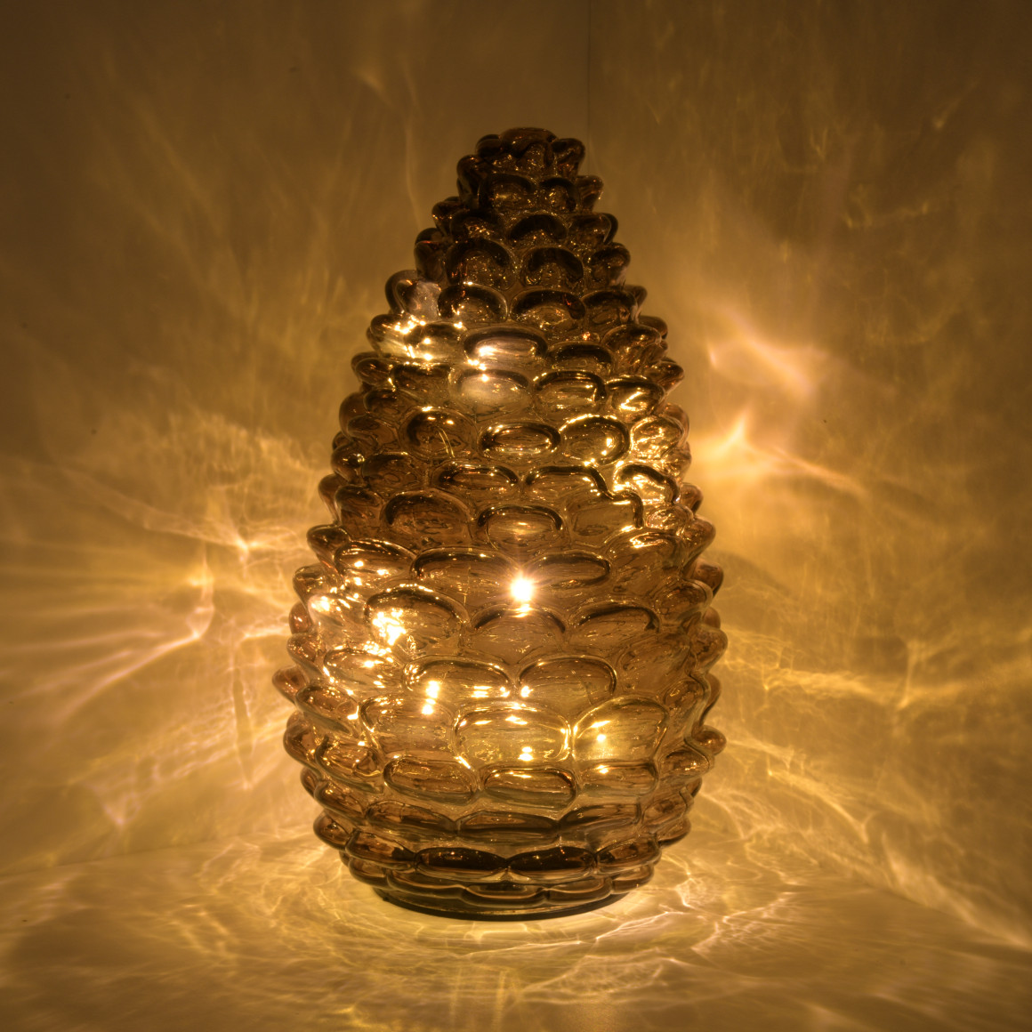 Große LED-Leuchte in Zapfen-Form