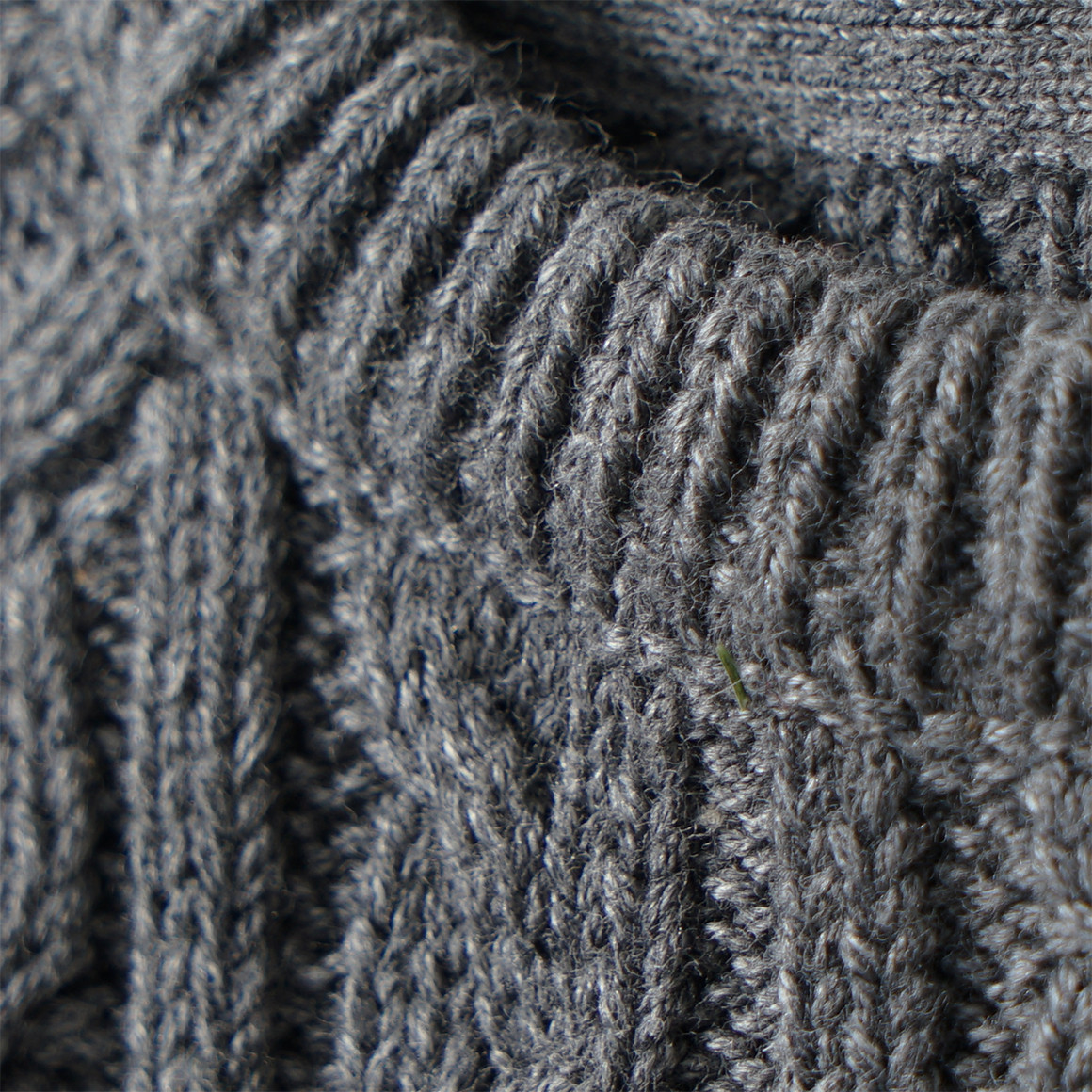 Newborn Pullover mit Zopfstrick