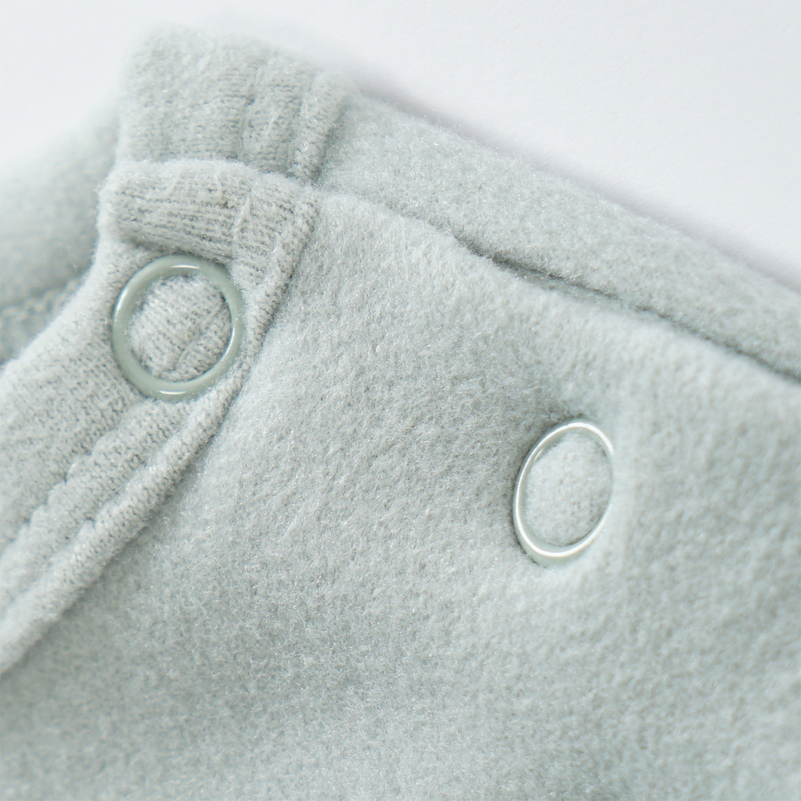 2 Newborn Fleeceshirts mit Brusttasche