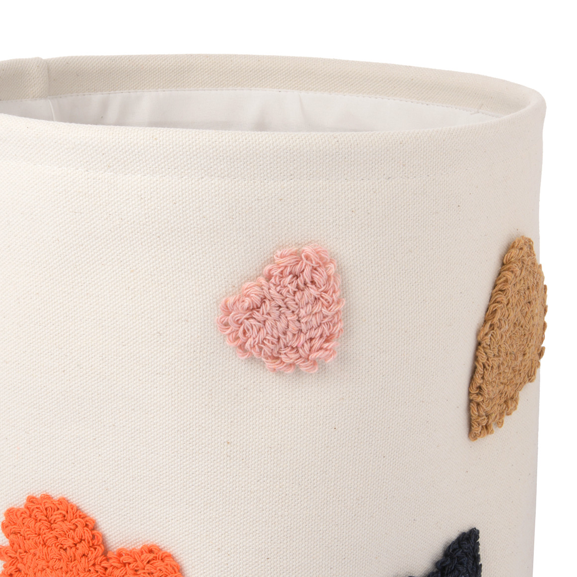 Kleine opbergmand met kleurrijke hartjes