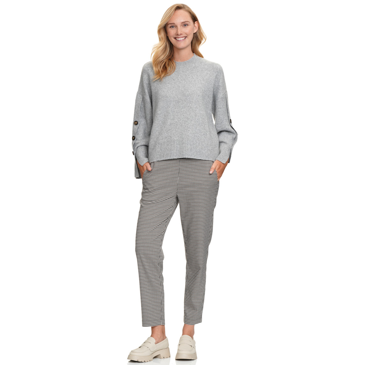 Dames gebreide trui met sierknopen