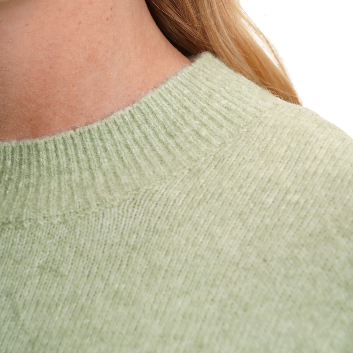 Dames gebreide trui met sierknopen