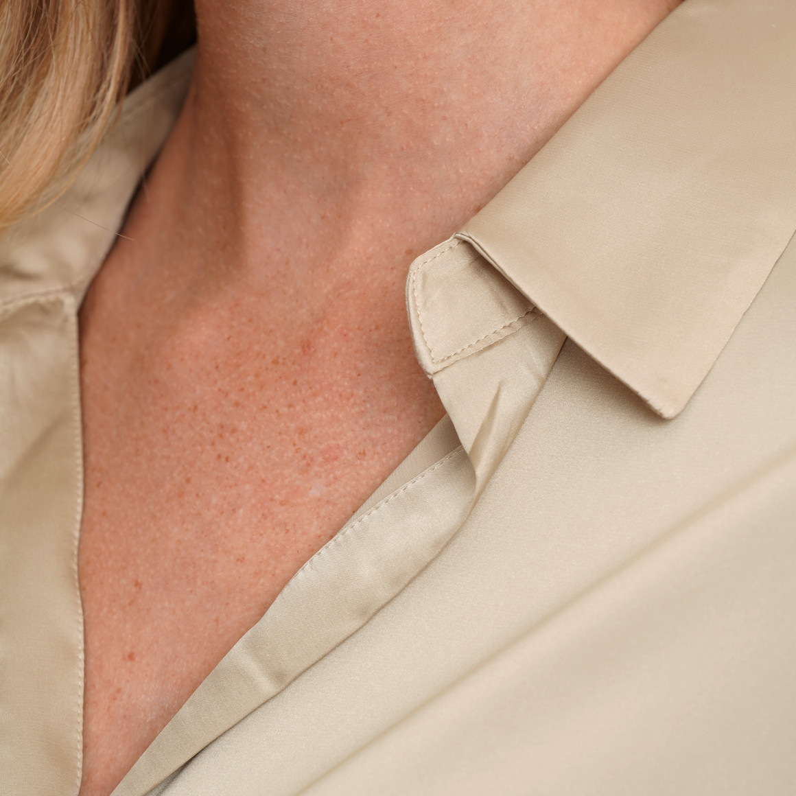 Damesblouse met satijnlook