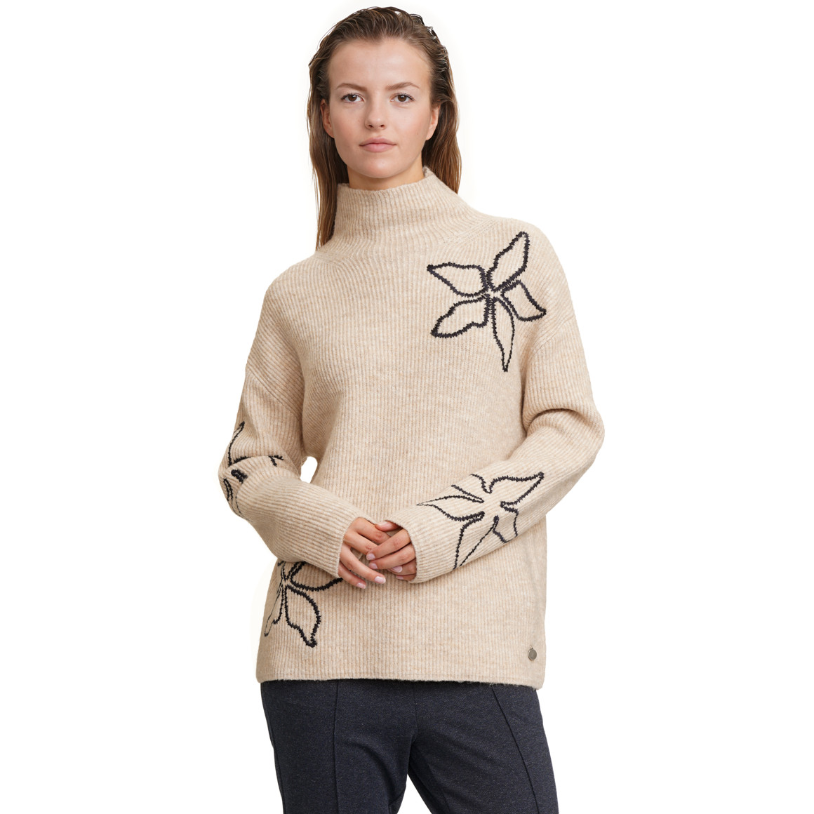 Gebreide damestrui met borduursel
