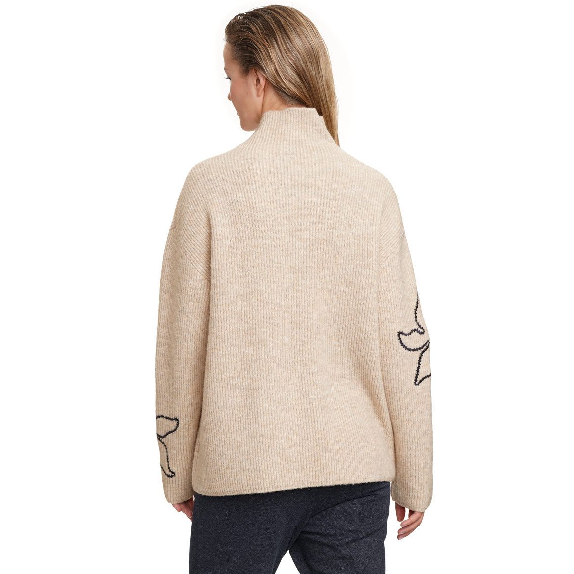 Gebreide damestrui met borduursel