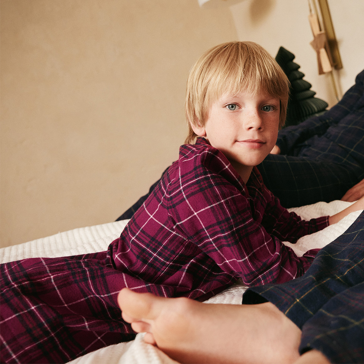 Kerstpyjama met borduursel voor kinderen