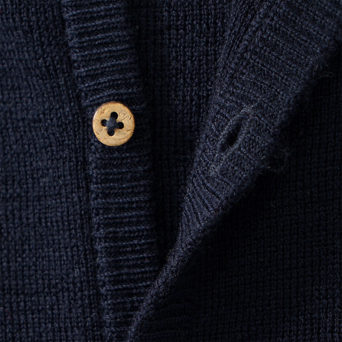 Effen wollen vestje voor pasgeborenen