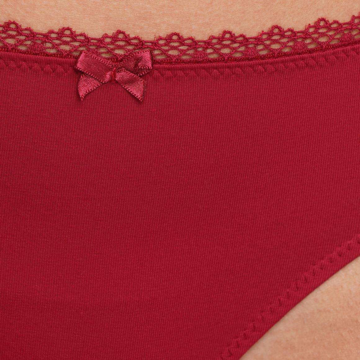 3 Dames slips in een Kledingsets