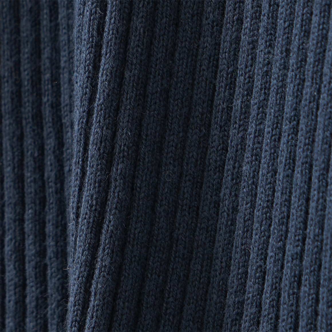 Gebreid babyhemd met geribde textuur