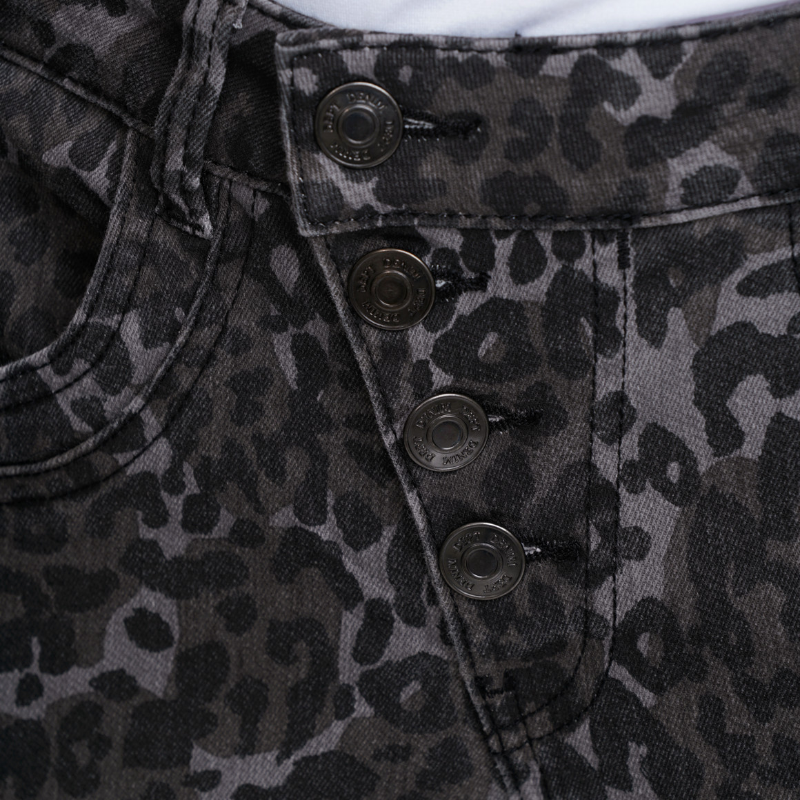 Damen Slim-Jeans im Leo-Look