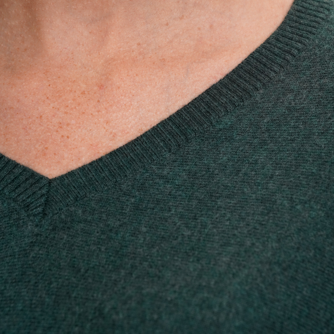 Damen Woll-Pullover mit V-Ausschnitt