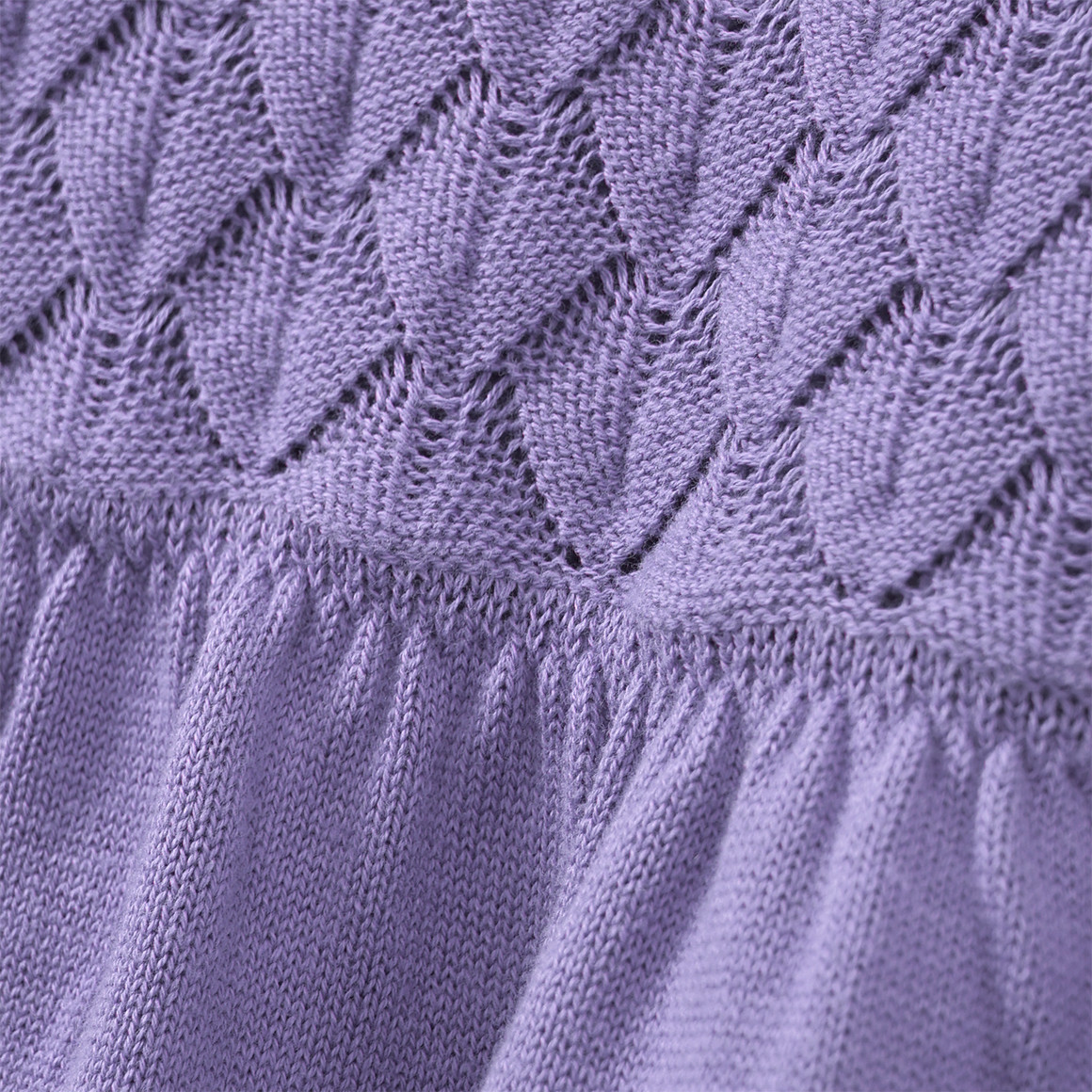 Gebreide meisjesjurk met honingraatstructuur