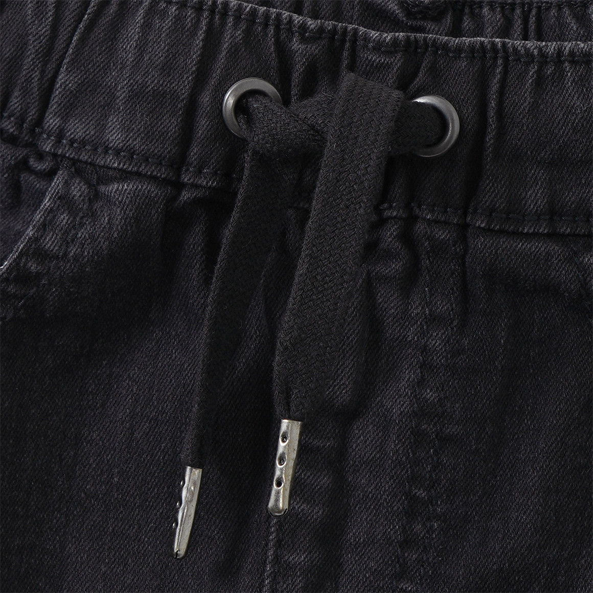 Jungen Pull-on-Jeans mit Used-Waschung